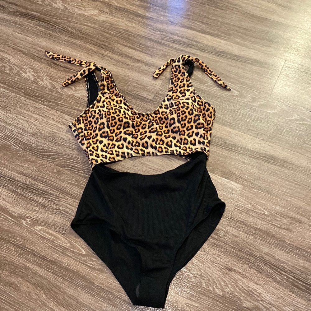 SHEIN, Cutout, one piece swimsuit, never worn, size large